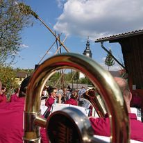 Maibaumsetzen